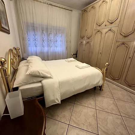 Tranquillo Stazione Serenissima, 2 Stanze Private E Cucina Condivisa Con L'host Habitación en casa particular Roma